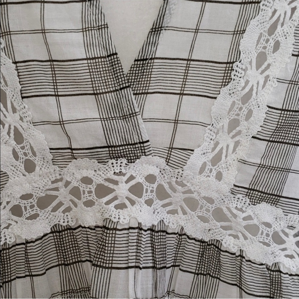 Free People Tunic with dropped peplum waist
3/4 length sleeves - Picture 8 of 10